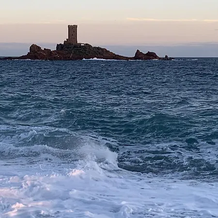 Giovanna Avec Piscine Chauffée à Saint-raphaël *