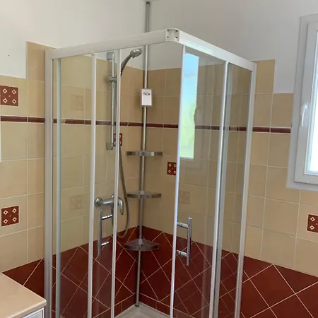 Villa Giovanna A Saint-raphael Avec Piscine Chauffee *