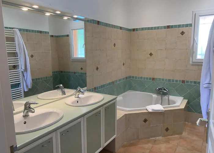 Willa Giovanna A Saint-raphael Avec Piscine Chauffee Saint-Raphaël