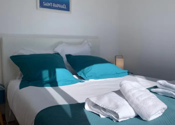 Giovanna A Saint-raphael Avec Piscine Chauffee